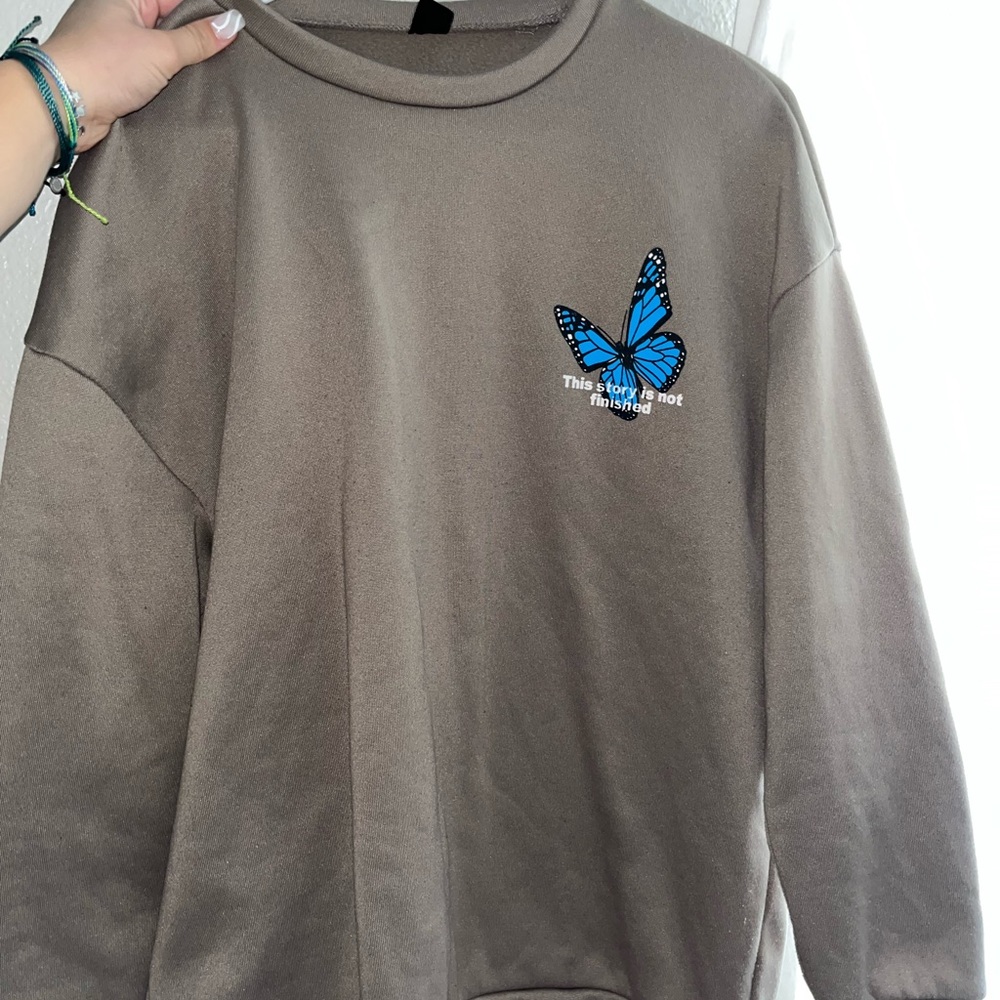 Two sweaters. - Picture 3 of 3